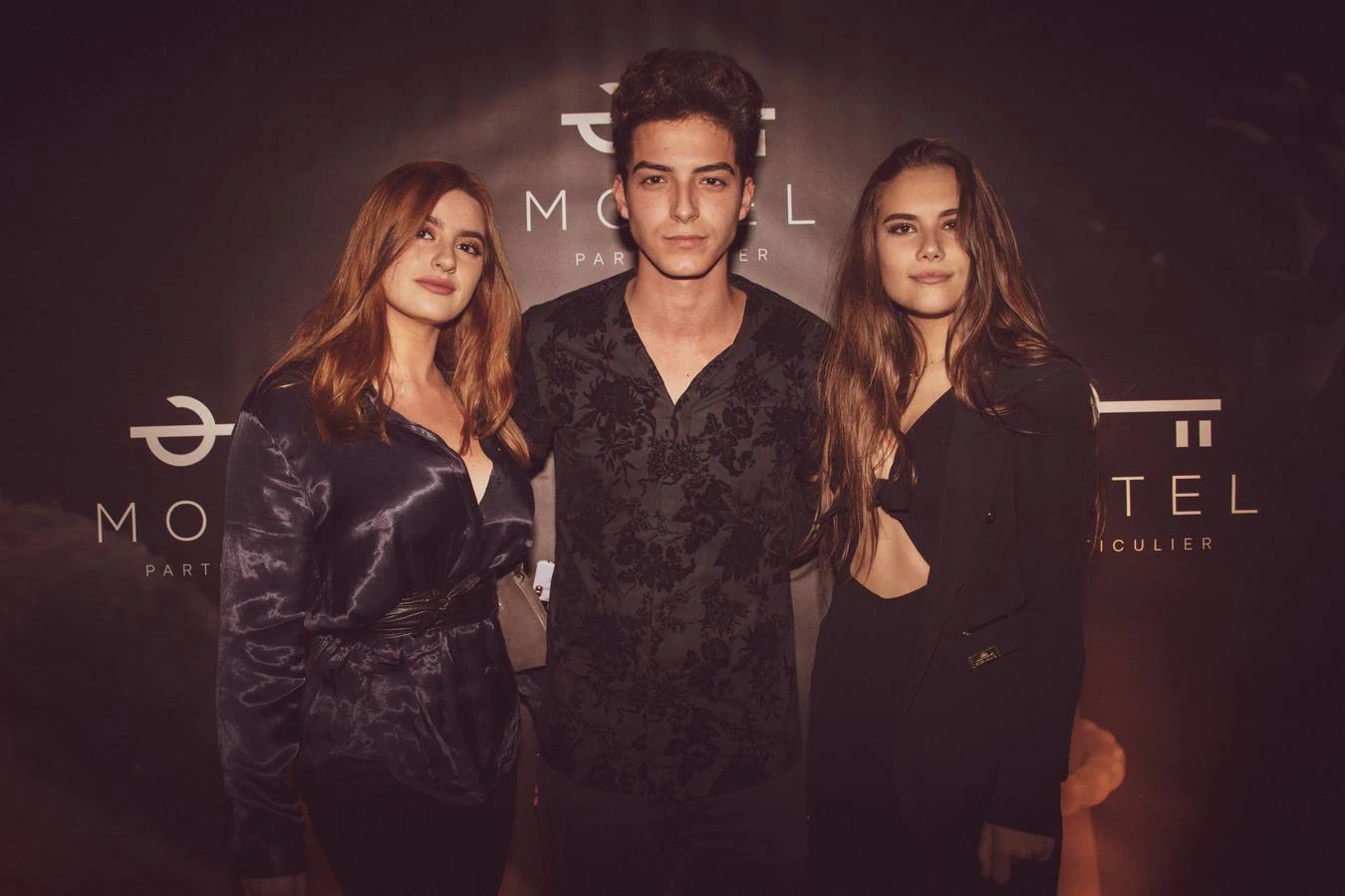 El grupo Mosh celebra la inauguración de Motel, su nuevo proyecto exclusivo inspirado en ciudades europeas. El ‘influencer’ Salman Yousra, junto a dos amigas. 