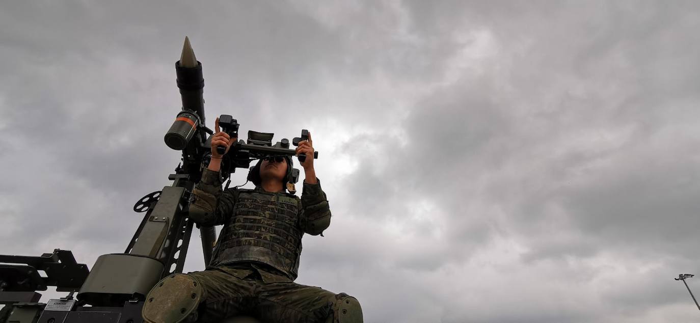 Una unidad de defensa antiaérea, seis F-18 y una fragata participan en unas prácticas conjuntas de los tres Ejércitos sobre la defensa aérea nacional. 