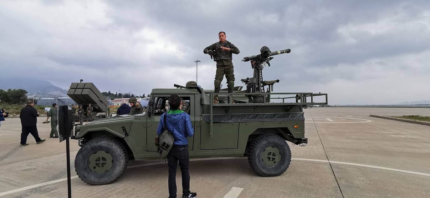 Una unidad de defensa antiaérea, seis F-18 y una fragata participan en unas prácticas conjuntas de los tres Ejércitos sobre la defensa aérea nacional. 