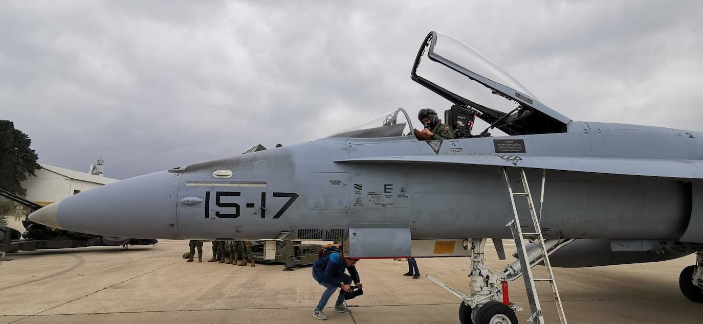 Una unidad de defensa antiaérea, seis F-18 y una fragata participan en unas prácticas conjuntas de los tres Ejércitos sobre la defensa aérea nacional. 