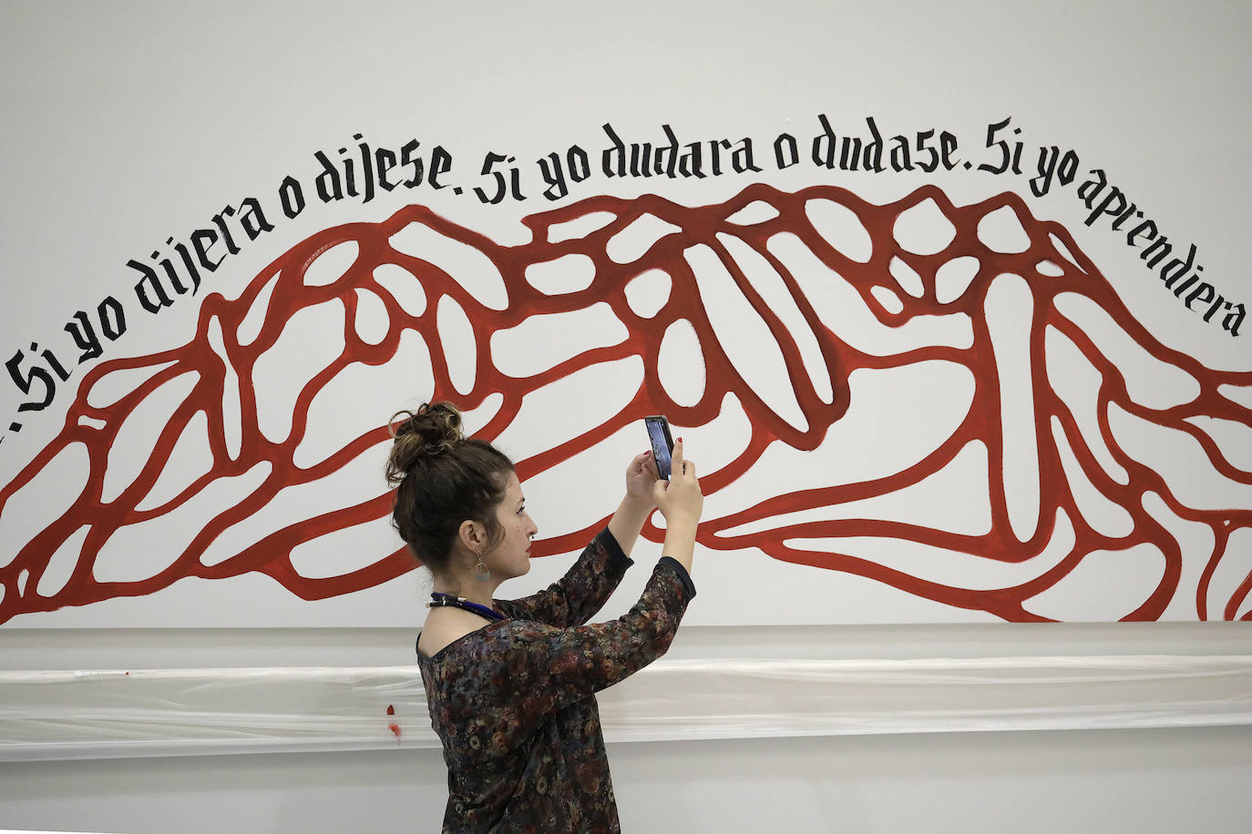 Fotos: Intervención de Charo Carrera en el Pompidou de Málaga