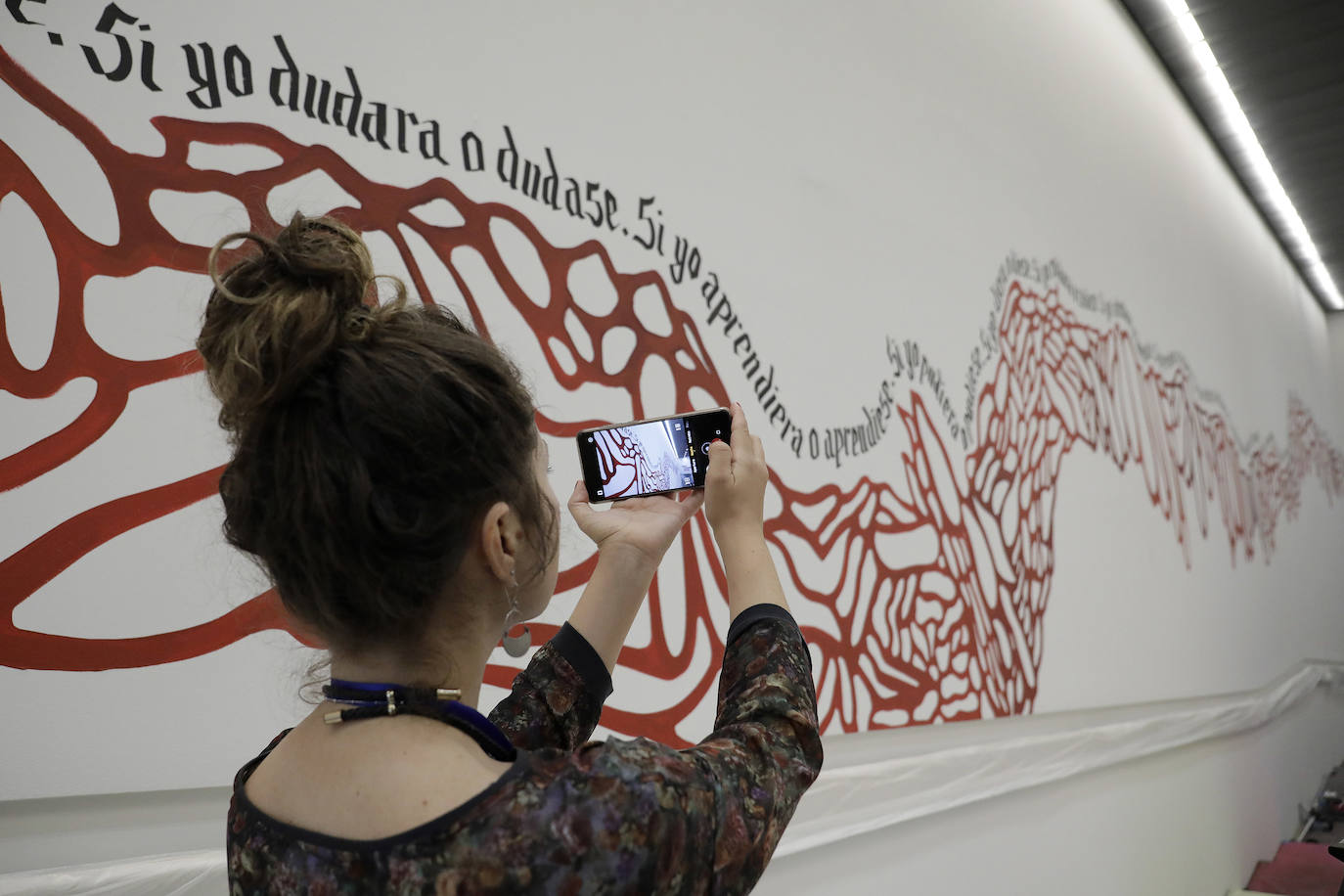 Fotos: Intervención de Charo Carrera en el Pompidou de Málaga