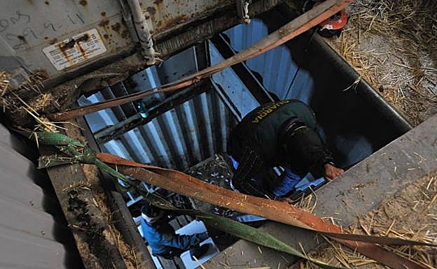 Galería. Así es la fábrica clandestina de tabaco localizada a cuatro metros bajo tierra en Monda. 