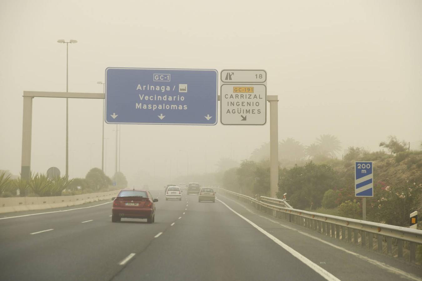 La circulación por carretera también se vio dificultada por la nube de polvo.