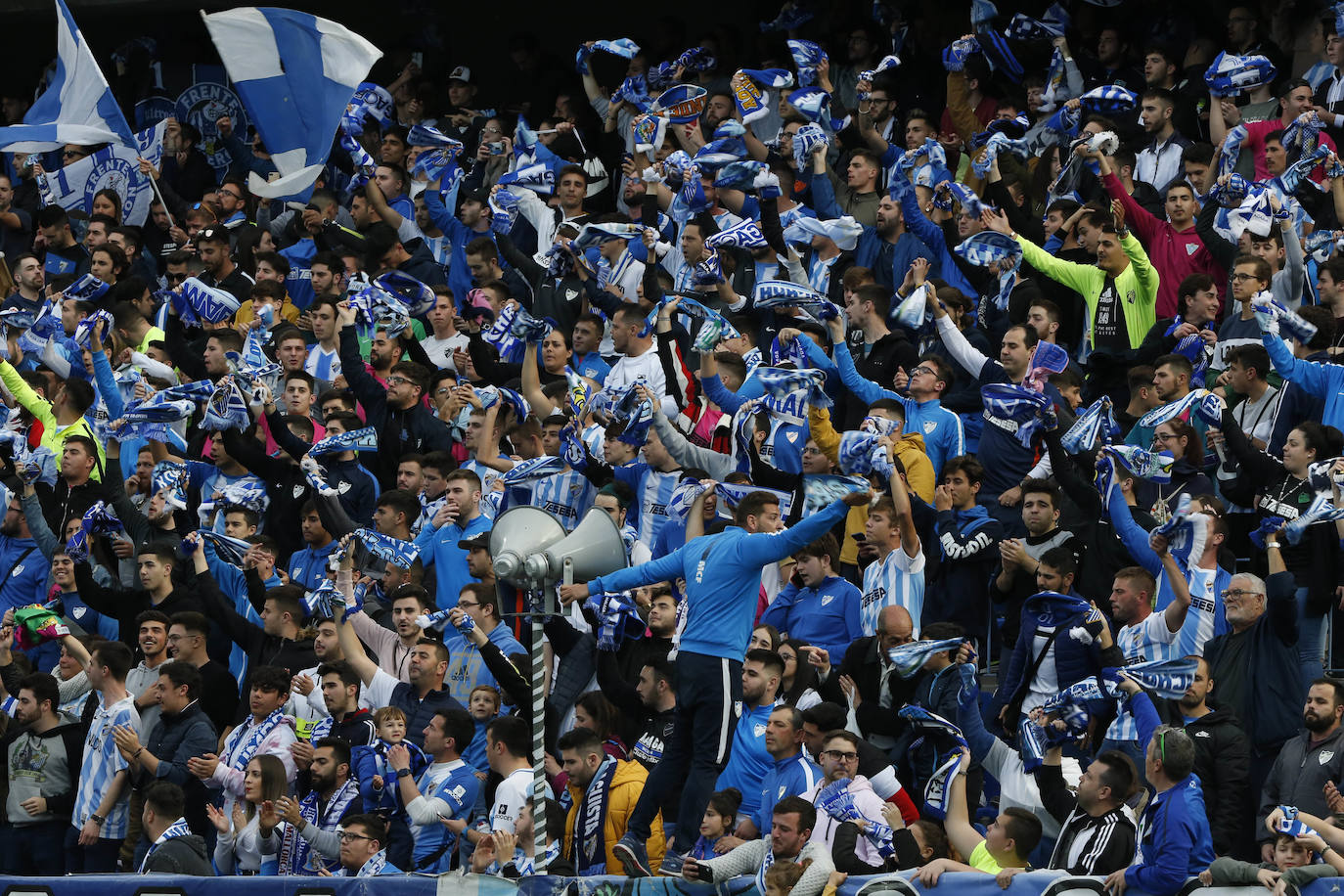 Fotos: ¿Estuviste en el Málaga-Racing? Búscate en las gradas de La Rosaleda