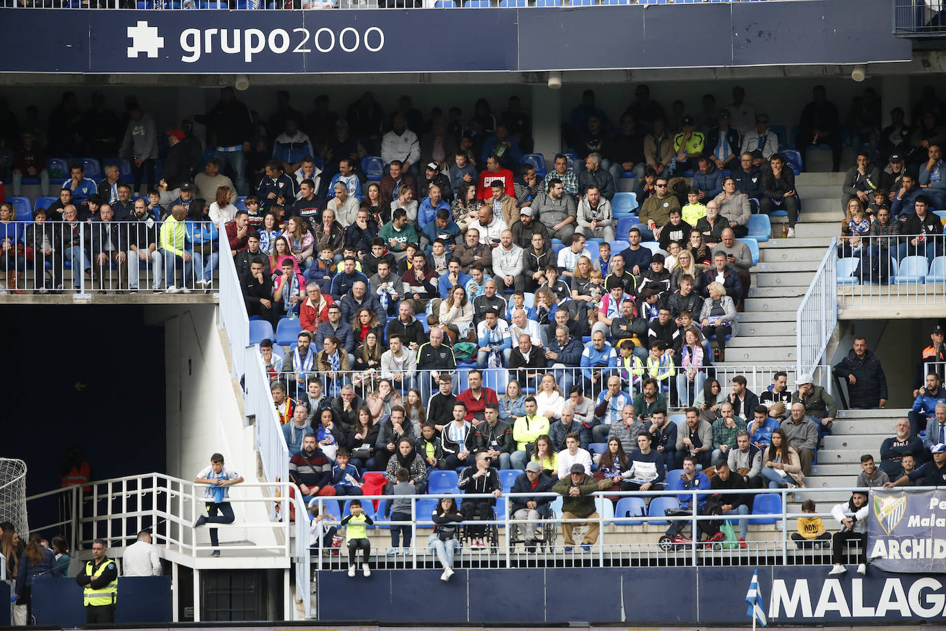 Fotos: ¿Estuviste en el Málaga-Racing? Búscate en las gradas de La Rosaleda