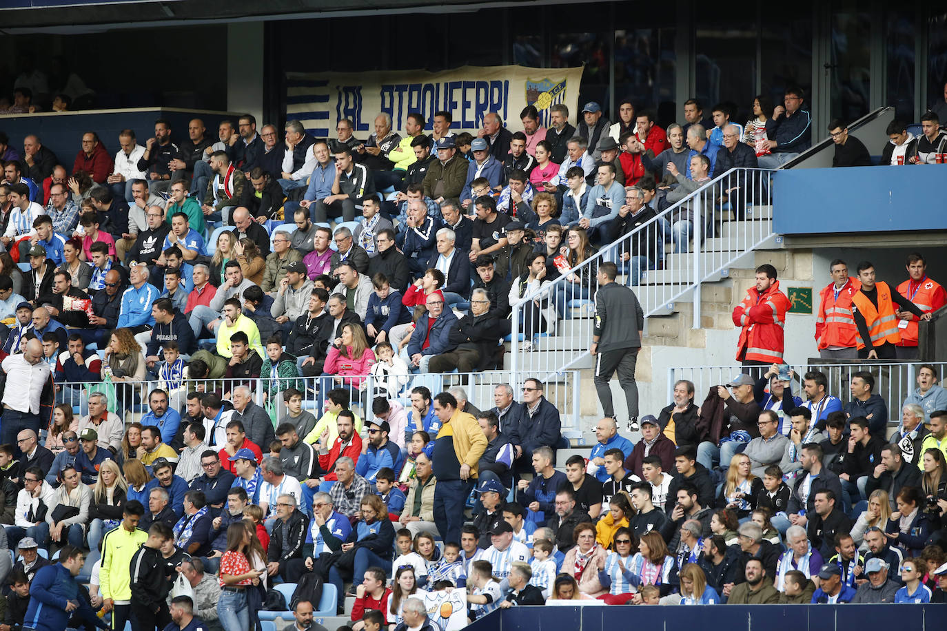 Fotos: ¿Estuviste en el Málaga-Racing? Búscate en las gradas de La Rosaleda
