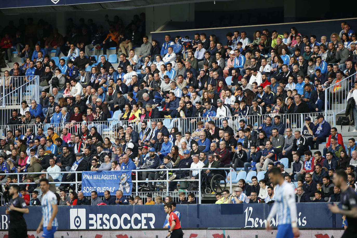 Fotos: ¿Estuviste en el Málaga-Racing? Búscate en las gradas de La Rosaleda