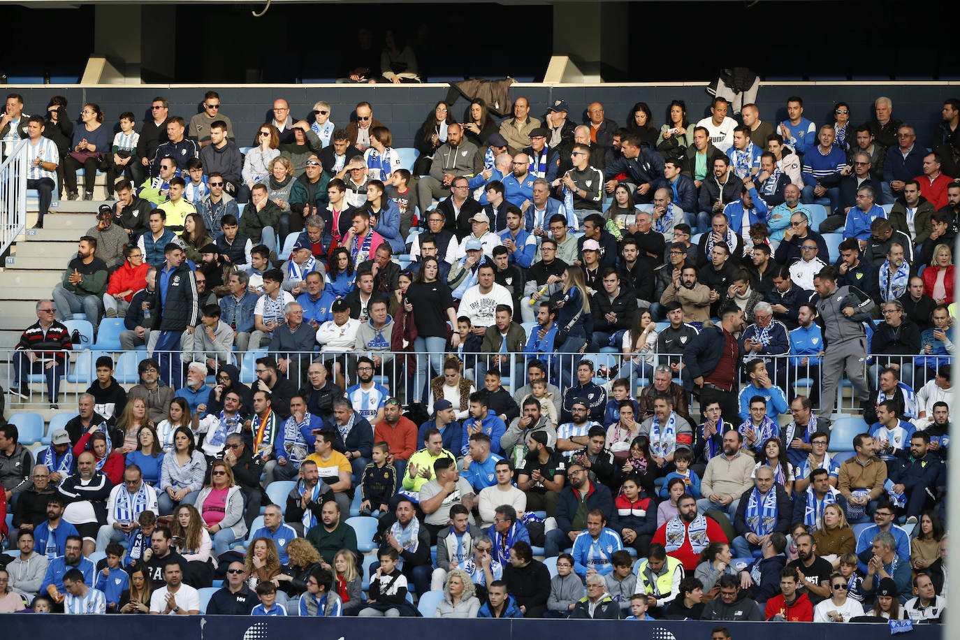 Fotos: ¿Estuviste en el Málaga-Racing? Búscate en las gradas de La Rosaleda