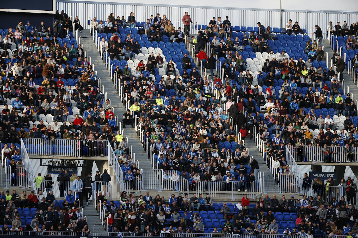 Fotos: ¿Estuviste en el Málaga-Racing? Búscate en las gradas de La Rosaleda