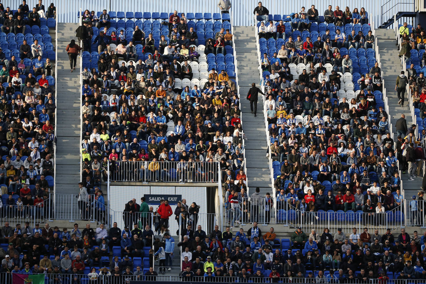 Fotos: ¿Estuviste en el Málaga-Racing? Búscate en las gradas de La Rosaleda