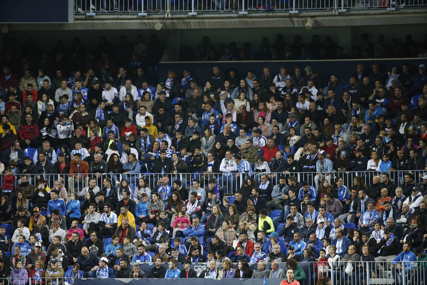 Fotos: ¿Estuviste en el Málaga-Racing? Búscate en las gradas de La Rosaleda