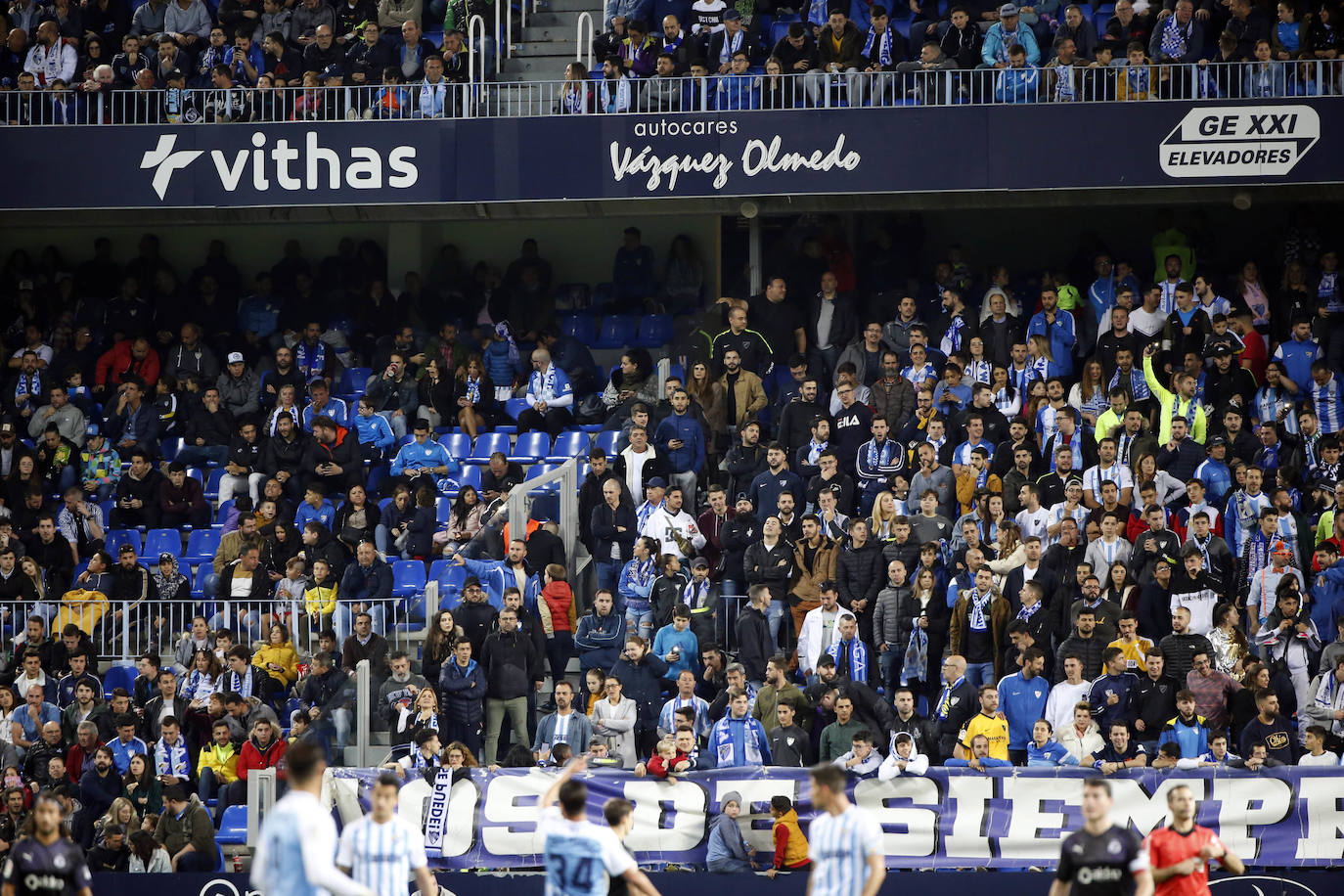 Fotos: ¿Estuviste en el Málaga-Racing? Búscate en las gradas de La Rosaleda