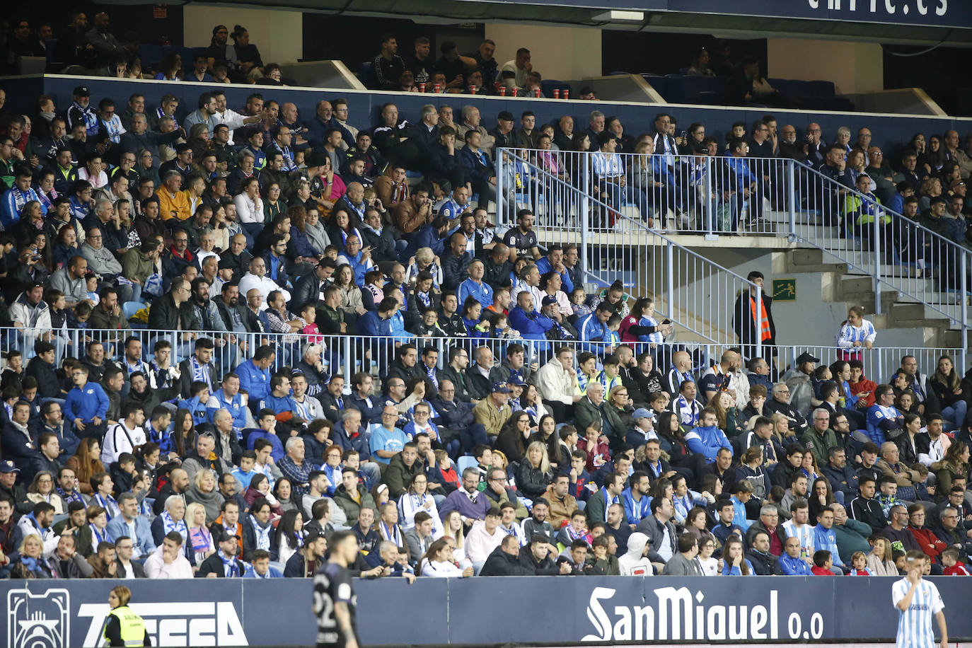 Fotos: ¿Estuviste en el Málaga-Racing? Búscate en las gradas de La Rosaleda