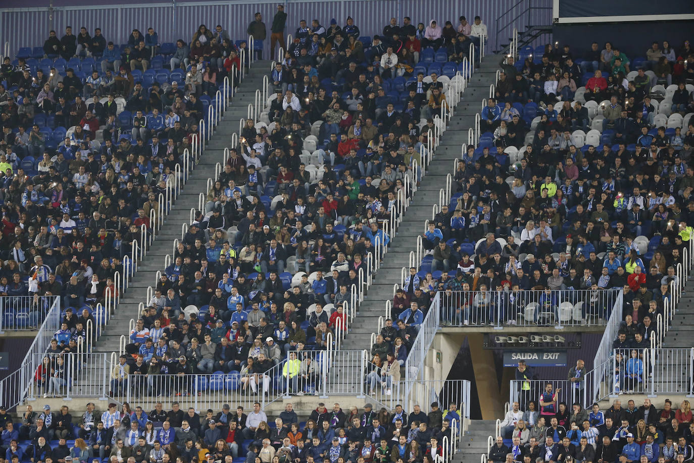 Fotos: ¿Estuviste en el Málaga-Racing? Búscate en las gradas de La Rosaleda