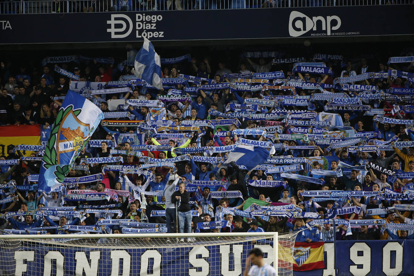 Fotos: ¿Estuviste en el Málaga-Racing? Búscate en las gradas de La Rosaleda