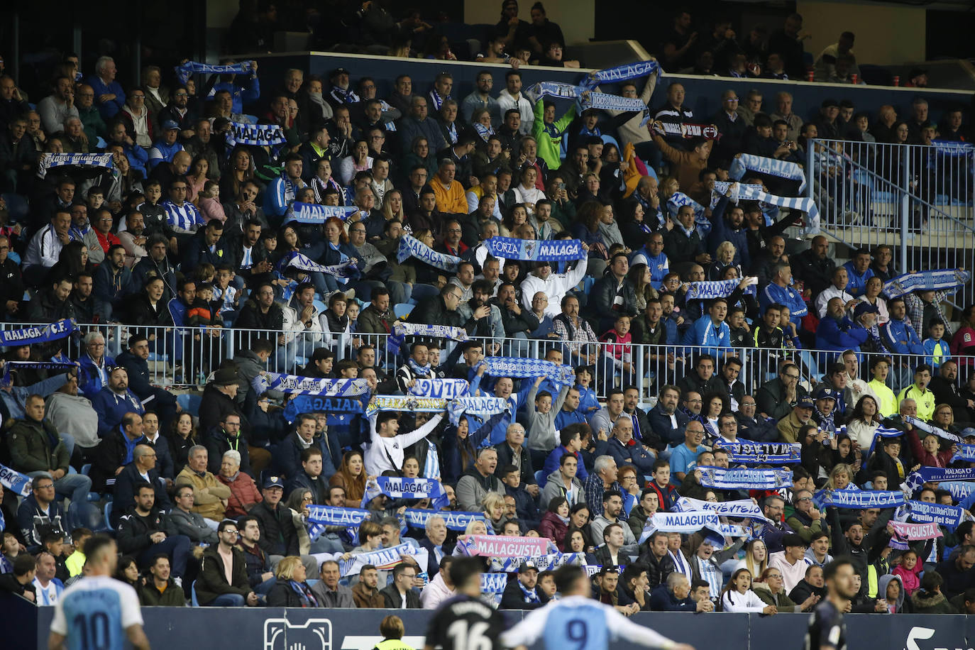 Fotos: ¿Estuviste en el Málaga-Racing? Búscate en las gradas de La Rosaleda