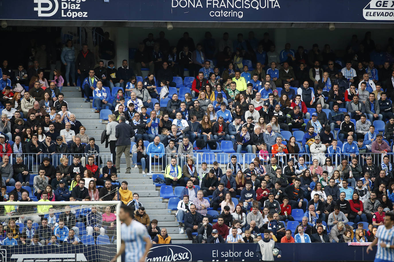 Fotos: ¿Estuviste en el Málaga-Racing? Búscate en las gradas de La Rosaleda