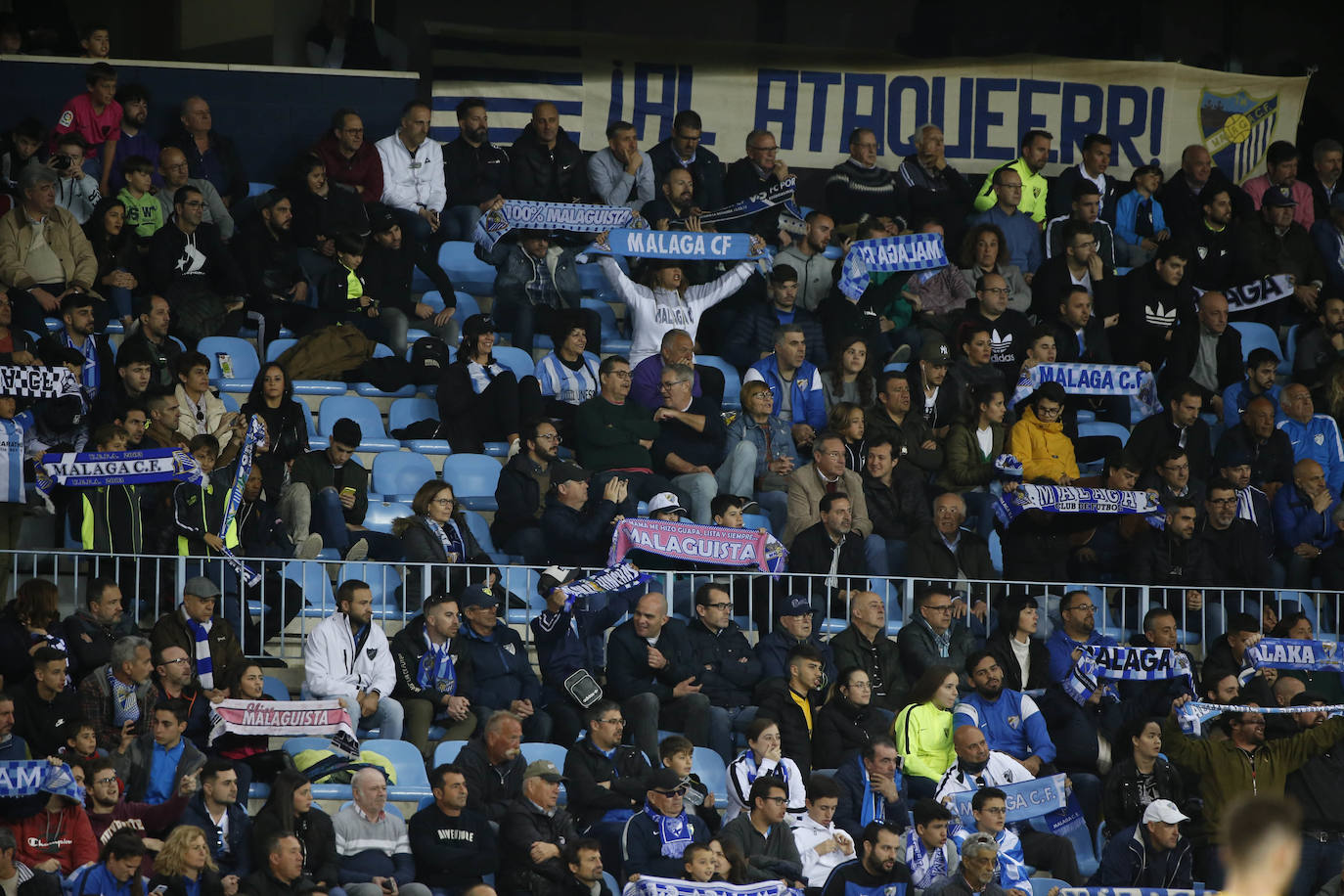 Fotos: ¿Estuviste en el Málaga-Racing? Búscate en las gradas de La Rosaleda