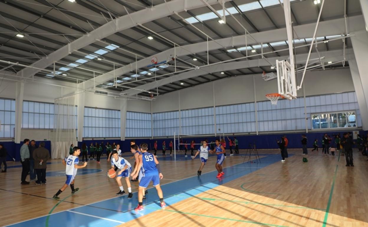 Nuevo aspecto de las pistas polideportivas