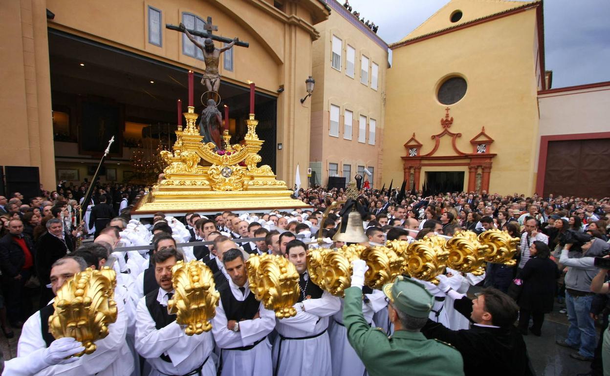 Salida procesional del Cristo de la Buena Muerte. 