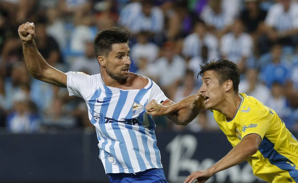 Adrián, junto a Mantovani en el duelo Málaga-Las Palmas de la primera vuelta. 