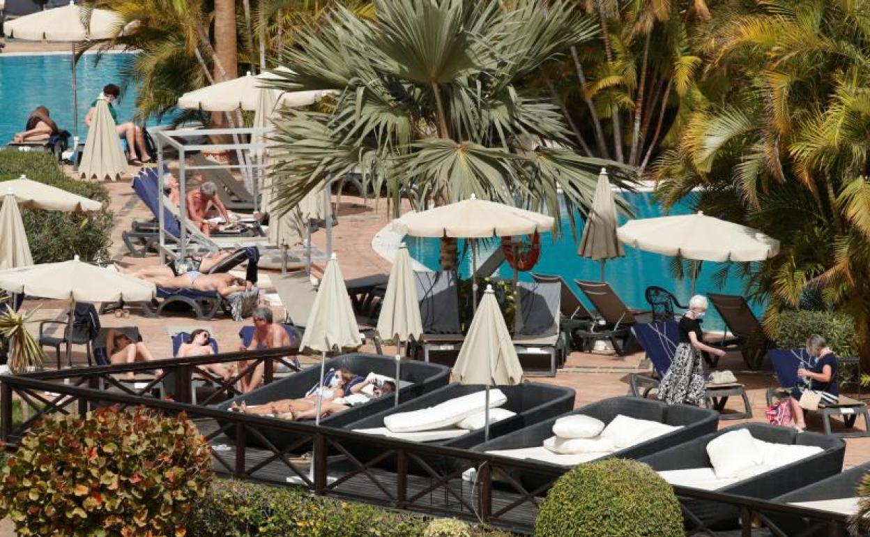 Turistas aislados en el hotel del sur de Tenerife.