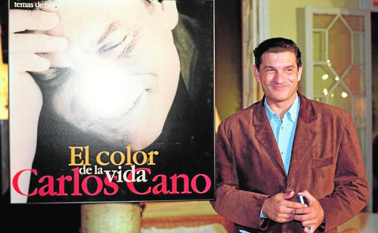 Carlos Cano, en una imagen de archivo, durante la presentación de 'El color de la vida'. 