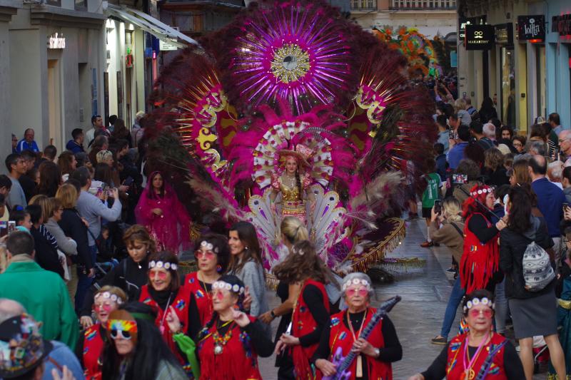 Los disfraces llenaron las calles del Centro Histórico en uno de los días grandes de esta 40 edición de la fiesta