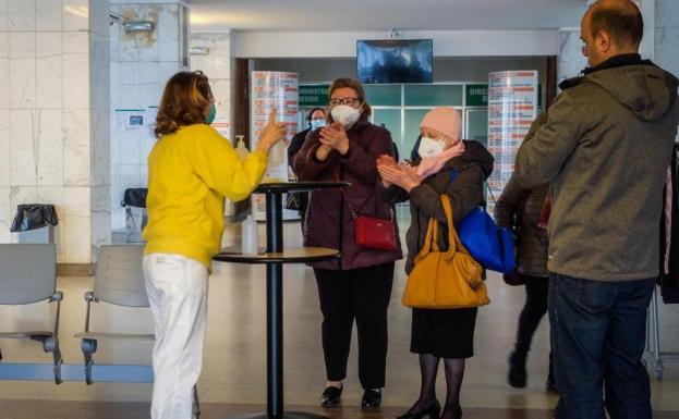 El Gobierno italiano pide mantener un metro de distancia en los lugares públicos para evitar el coronavirus