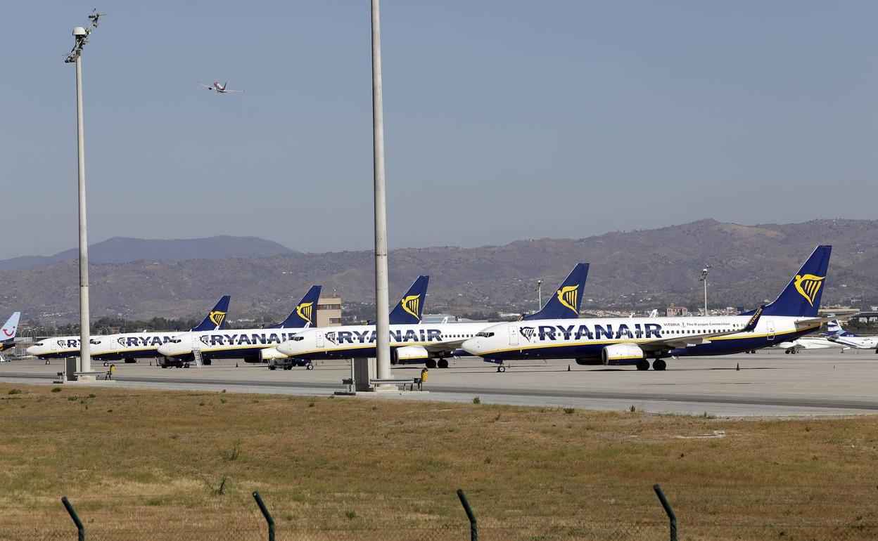 Aviones de Ryanair, en una pista del aeropuerto de Málaga. 