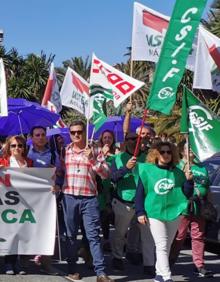 Imagen secundaria 2 - Imágenes de la manifestación en Málaga.