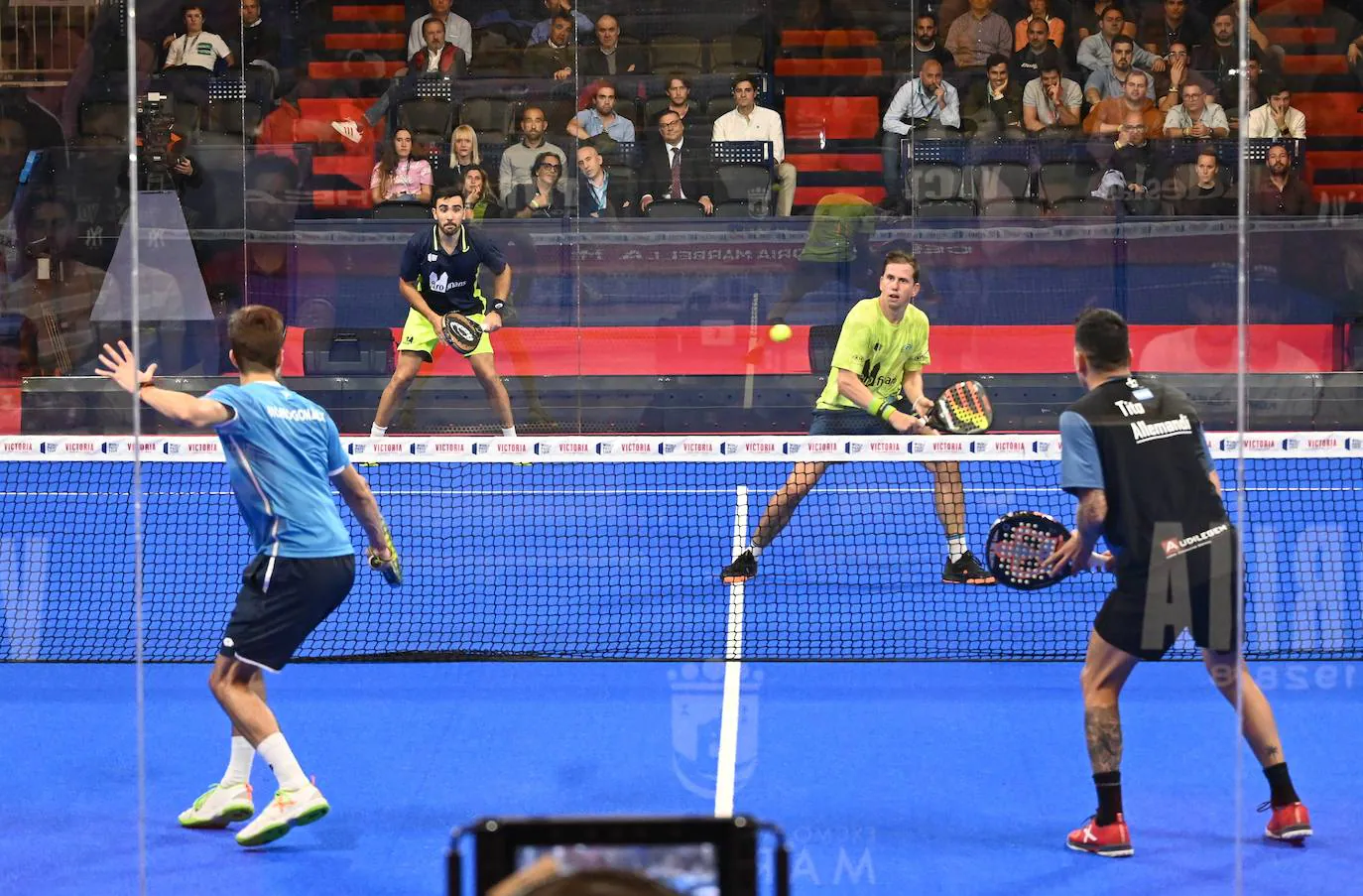 El malagueño Momo González y su compañero Tito Allemandi no pudieron con Paquito Navarro y Lima (6-1 y 6-2)