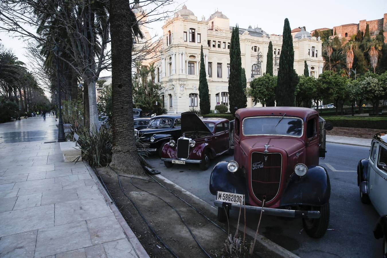 La bandera del Régimen de Franco ha sido desplegada (con fines cinematográficos) en la sede del Ayuntamiento de Málaga por el rodaje de 'Operación Mincemeat'. Se traba de convertir un trozo del centro de Málaga en una sede gubernamental de la dictadura en 1943