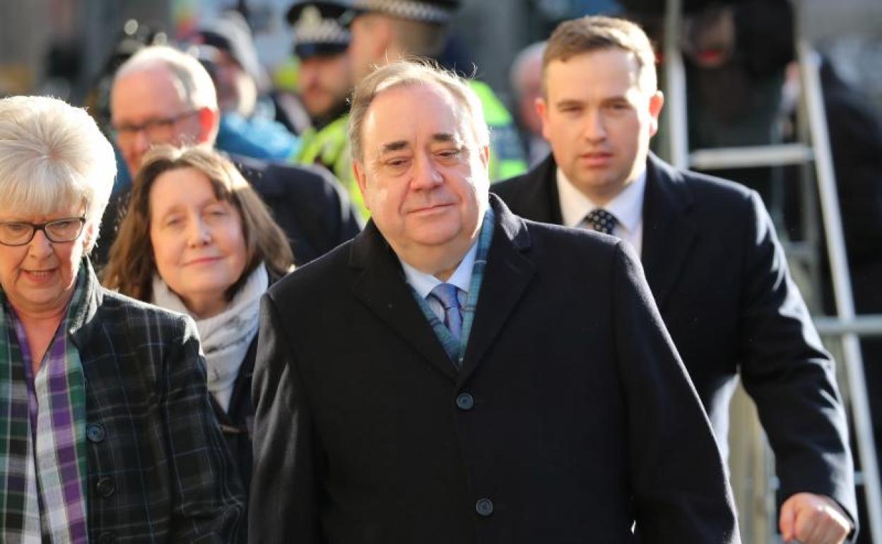 El ex primer ministro de Escocia, Alex Salmond, llega al Tribunal Superior de Edimburgo 