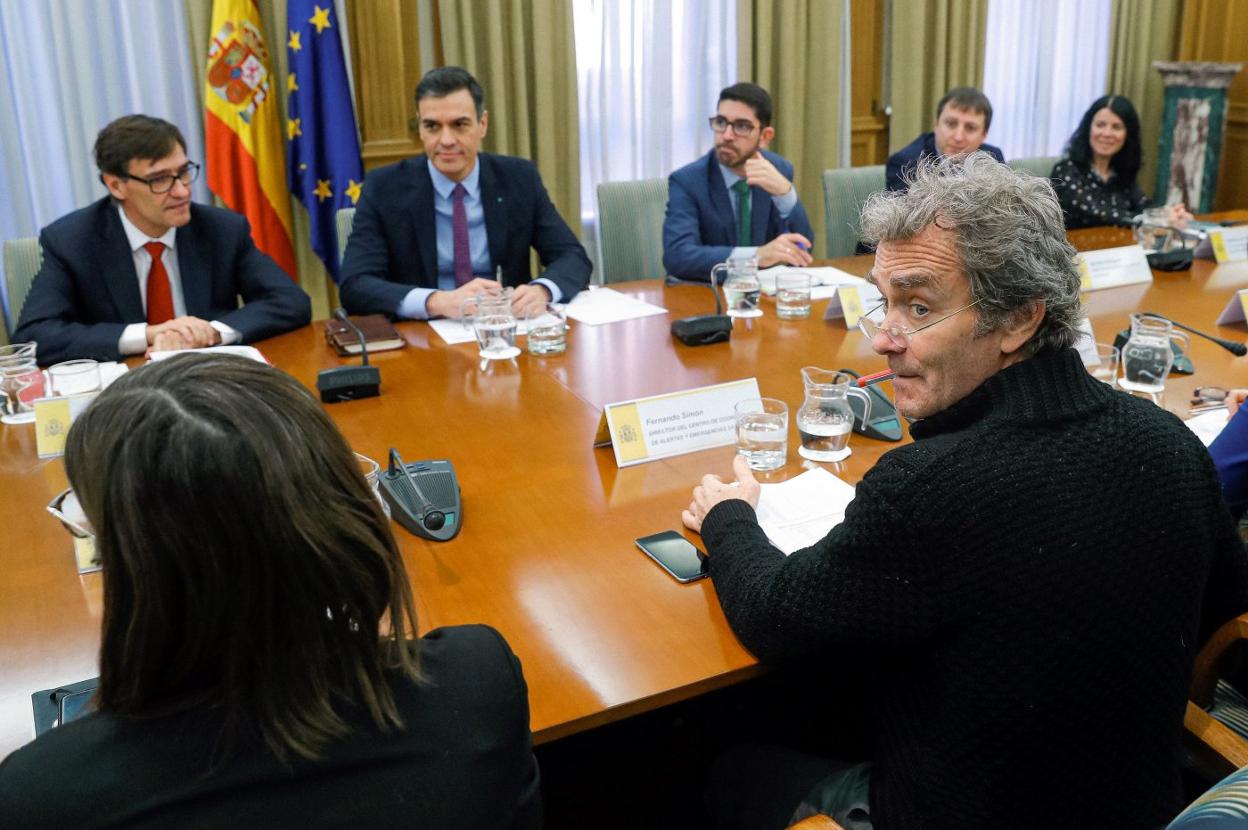 Sánchez preside ayer el comité de Evaluación y Seguimiento del coronavirus. emilio naranjo / Efe