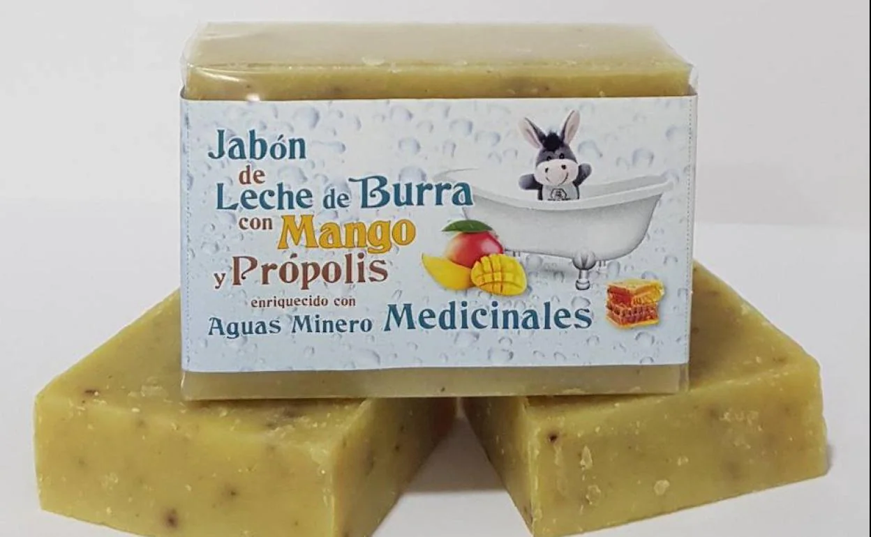 Flor del Edén, una empresa de Granada elabora jabones artesanales con leche de burra y mango de la Axarquía. 