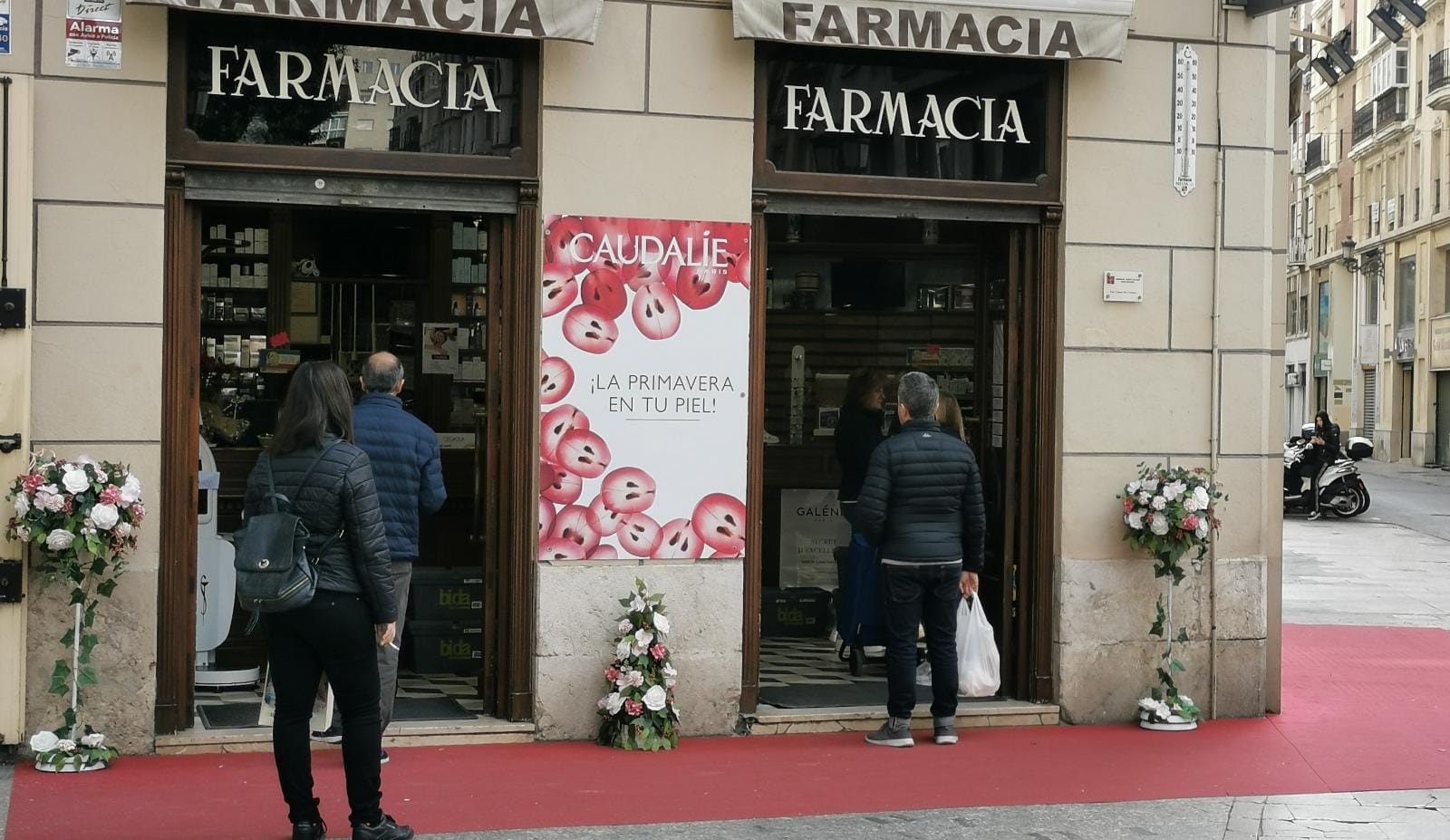 Colas en farmacias.