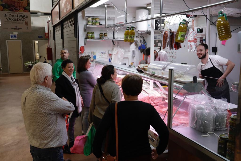 Ambiente en el Mercado de El Palo.