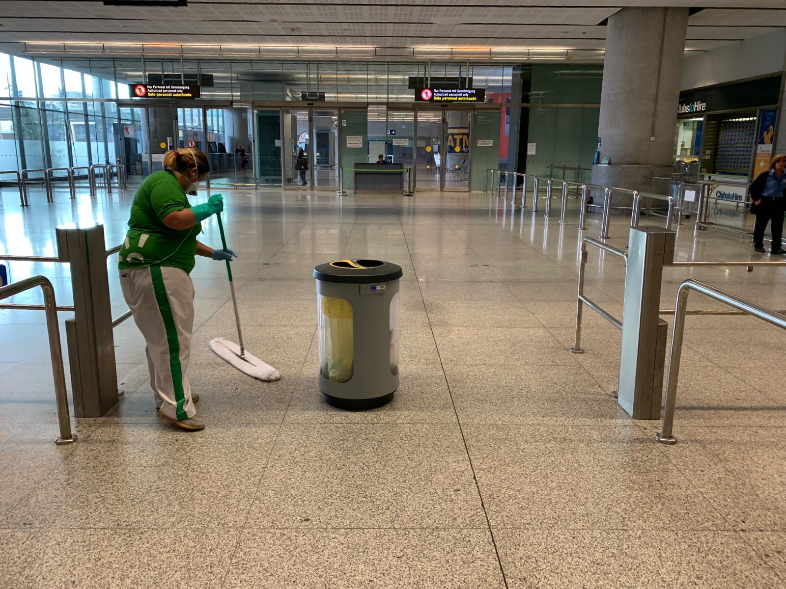 Una de las zonas del aeropuerto de Málaga completamente vacía de turistas.