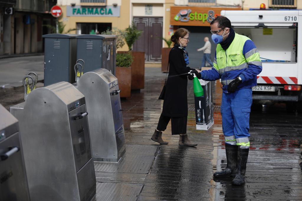 El Centro de Málaga, en el primer día laborable tras la declaración del estado de alarma.