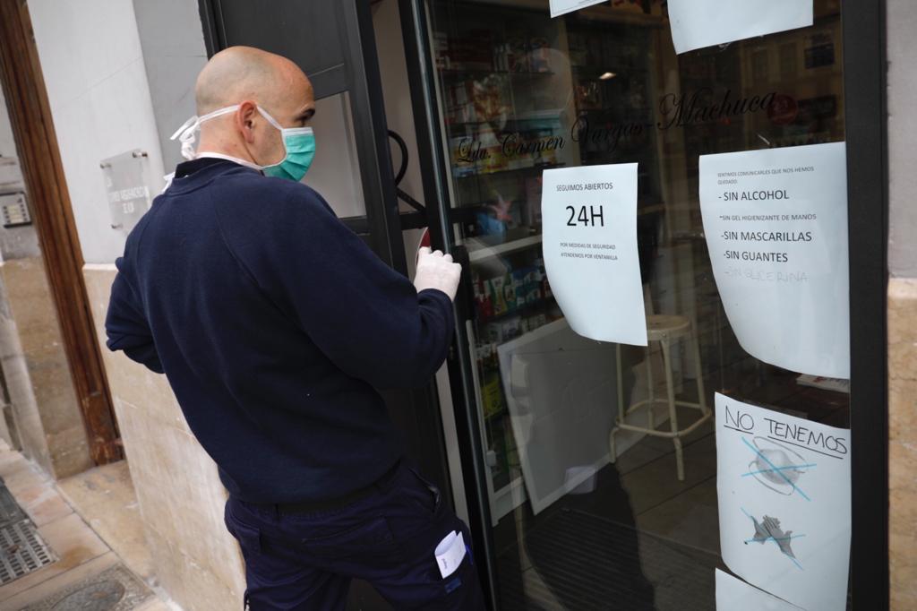 El Centro de Málaga, en el primer día laborable tras la declaración del estado de alarma.