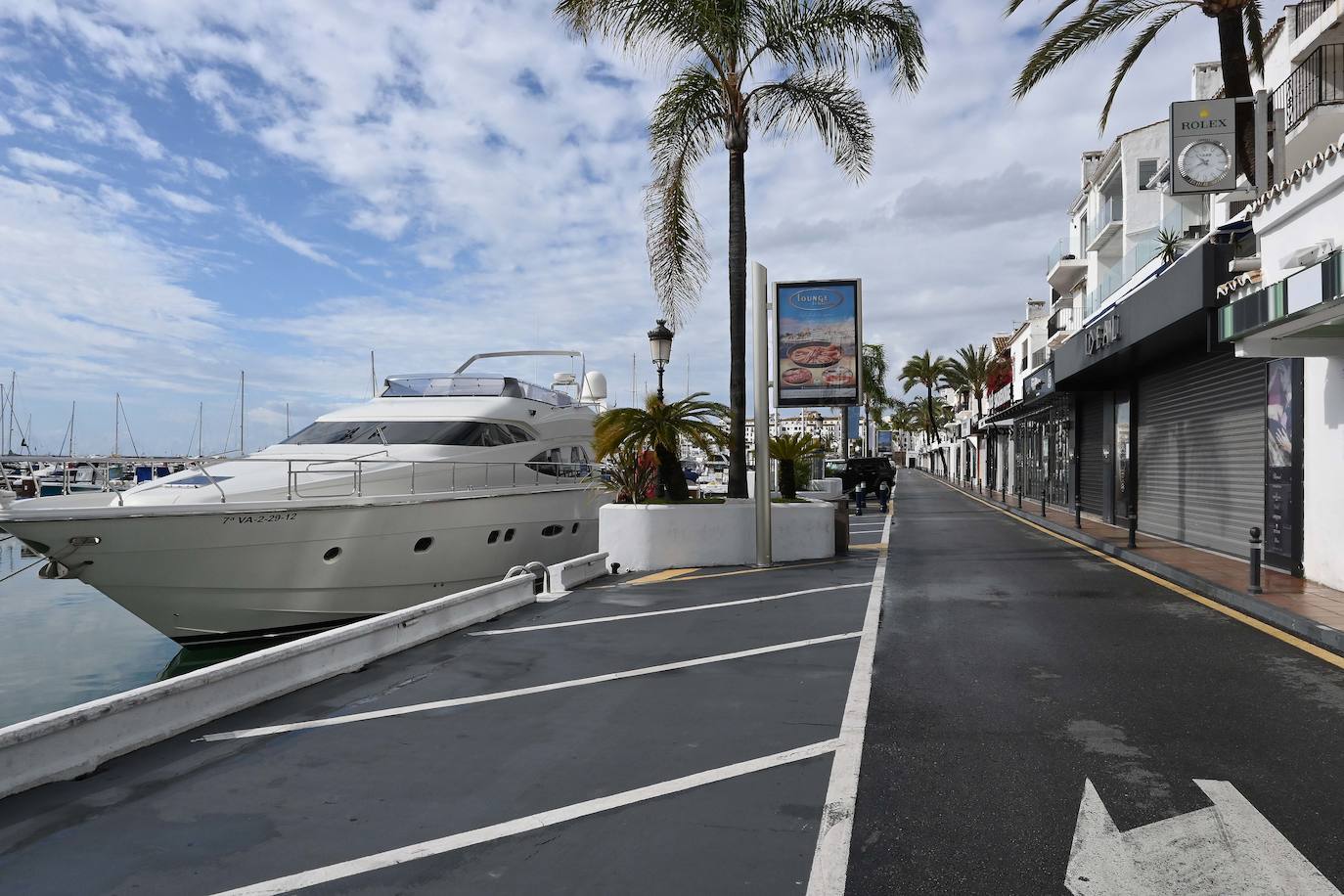 Así está estos días Puerto Banús, en Marbella