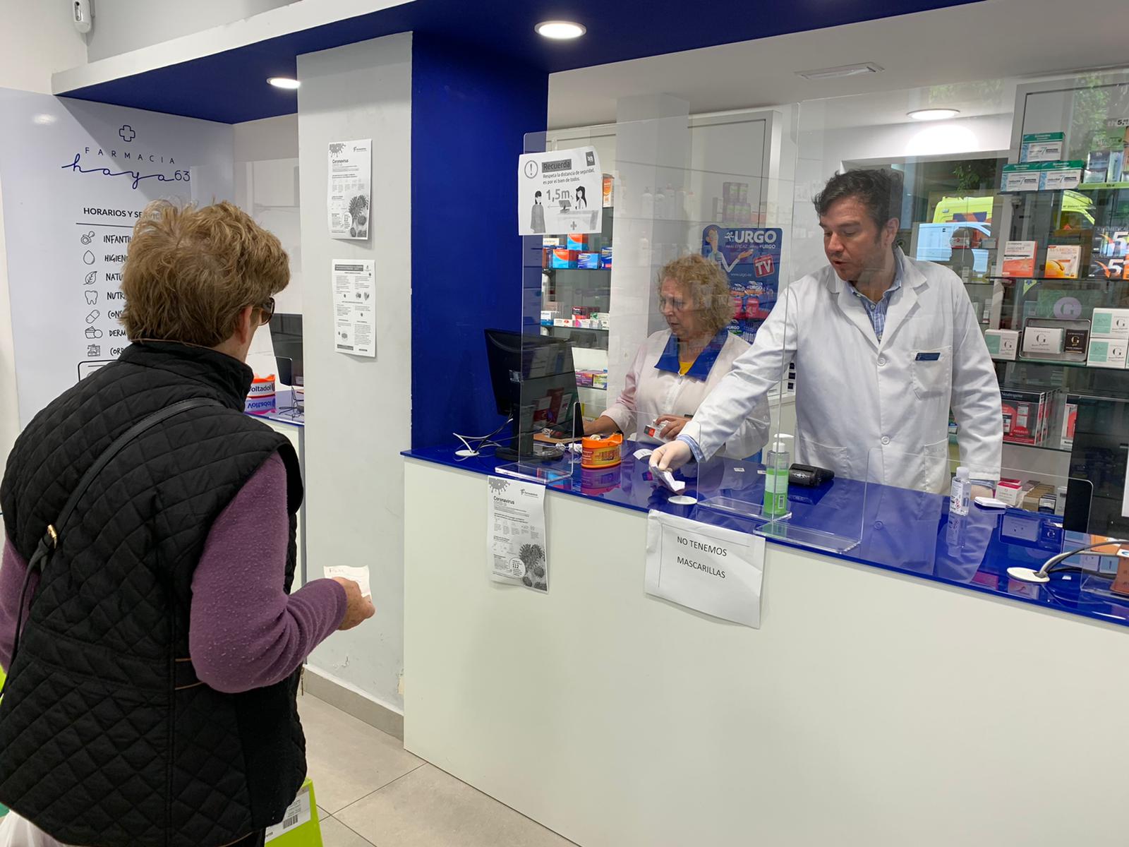 La Málaga vaciada: así se muestra una capital en Estado de Alarma. Compras farmacéuticas en la capital.