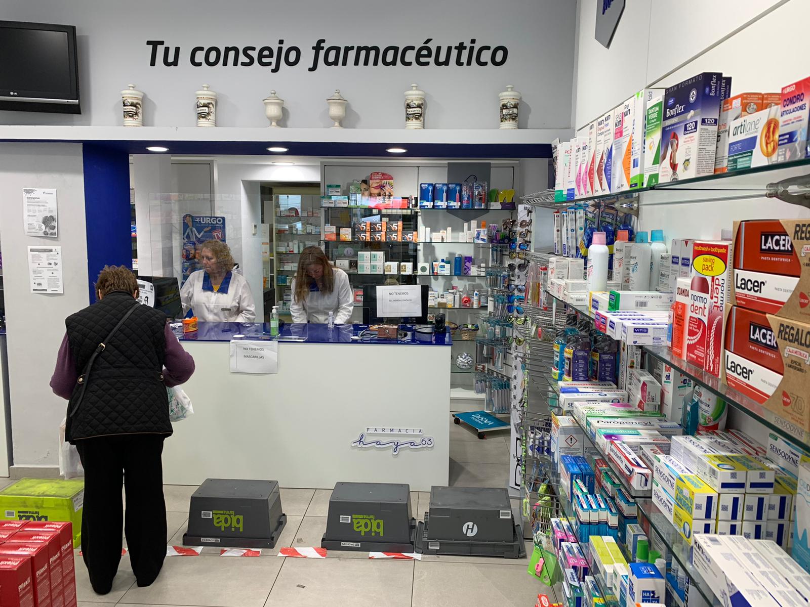 La Málaga vaciada: así se muestra una capital en Estado de Alarma. Compras farmacéuticas en la capital.