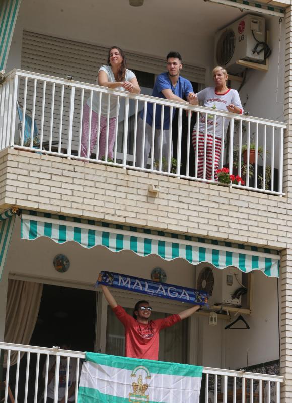 Bloques y recintos privados tiran de imaginación durante la cuarentena para mantener el ánimo y no perder el contacto con los vecinos