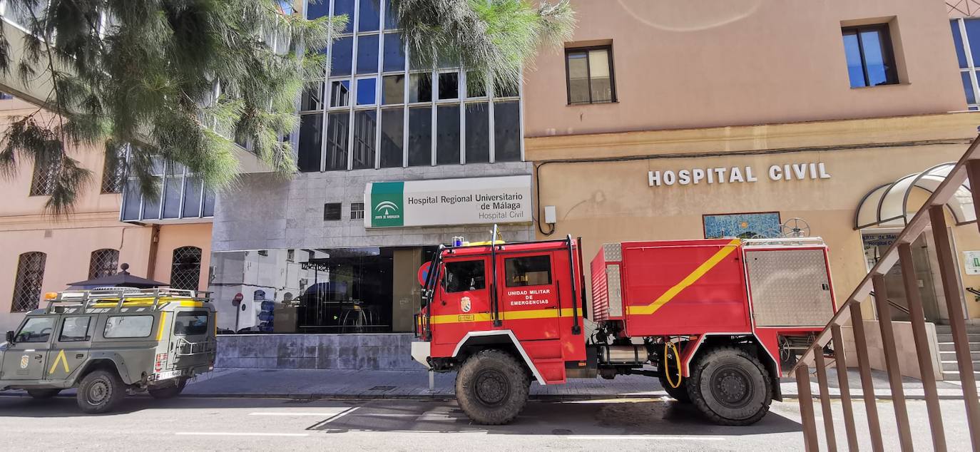 La UME realiza labores de desinfección en el Hospital Civil.