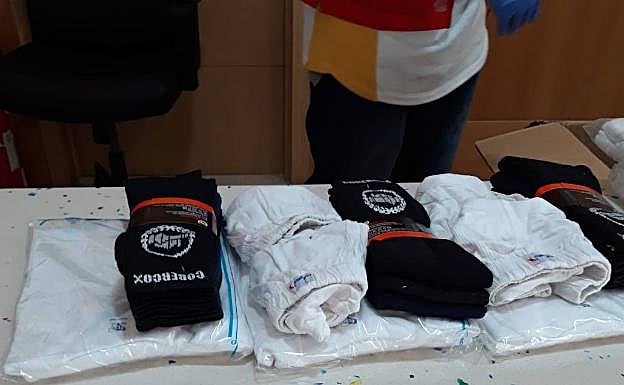 Ropa facilitada a los alojados en el albergue.