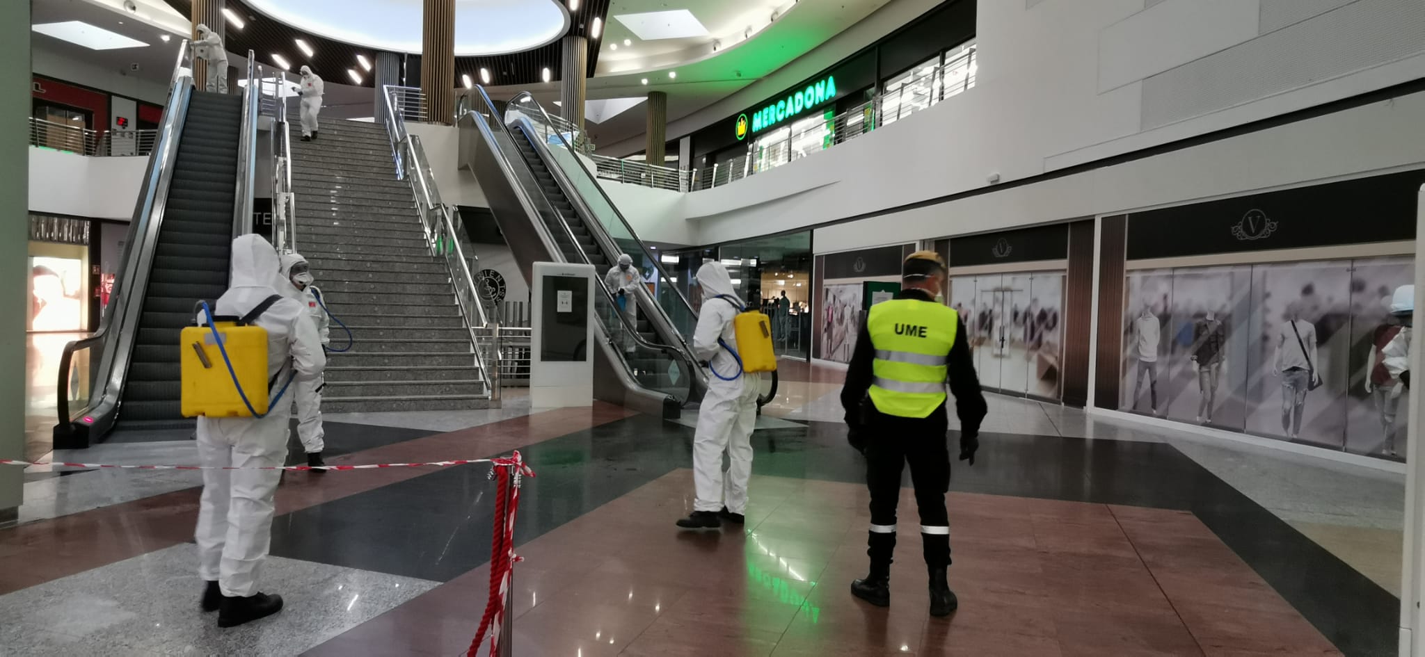 Efectivos del UME, en la estación Vialia-María Zambrano de Málaga.