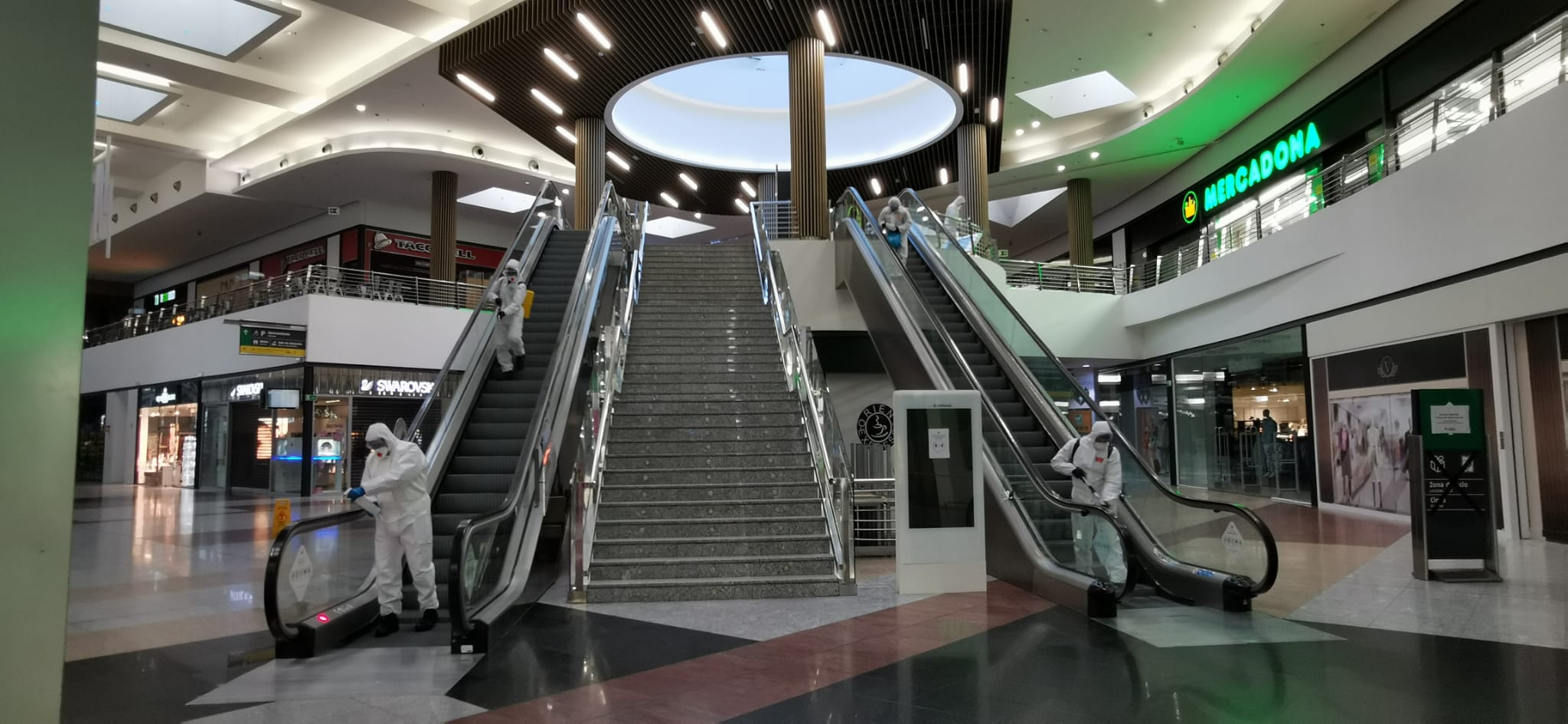 Efectivos del UME, en la estación Vialia-María Zambrano de Málaga.